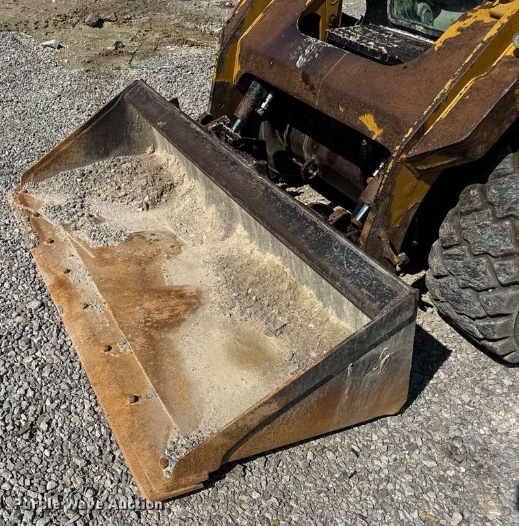 image for item EN4621 2016 Caterpillar 242D skid steer loader