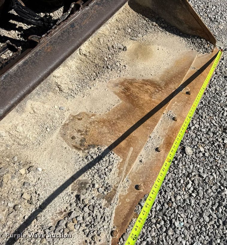 image for item EN4621 2016 Caterpillar 242D skid steer loader