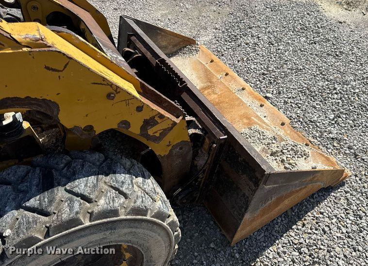 image for item EN4621 2016 Caterpillar 242D skid steer loader