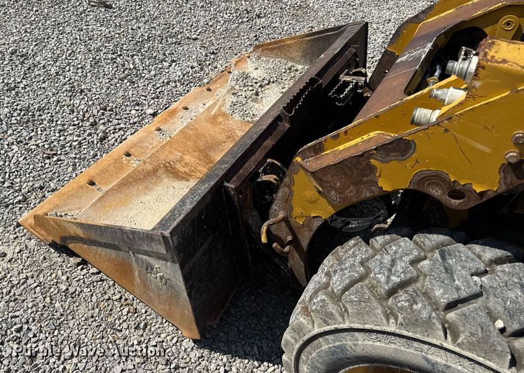 image for item EN4621 2016 Caterpillar 242D skid steer loader