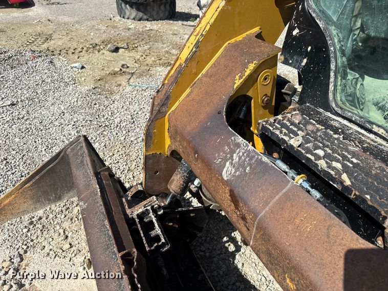 image for item EN4621 2016 Caterpillar 242D skid steer loader