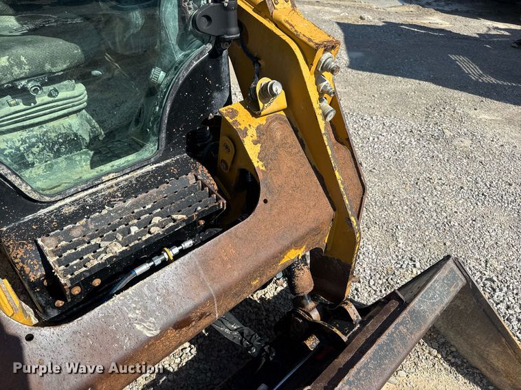 image for item EN4621 2016 Caterpillar 242D skid steer loader