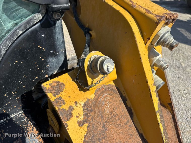 image for item EN4621 2016 Caterpillar 242D skid steer loader