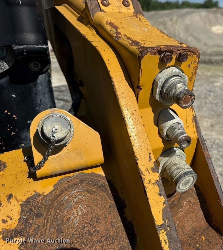 image for item EN4621 2016 Caterpillar 242D skid steer loader