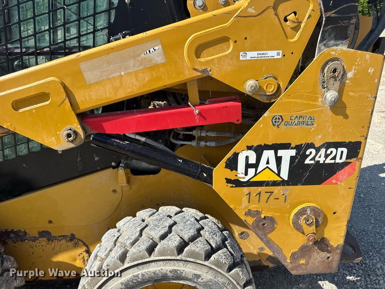 image for item EN4621 2016 Caterpillar 242D skid steer loader