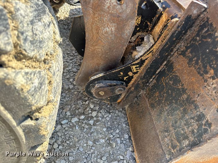 image for item EN4621 2016 Caterpillar 242D skid steer loader