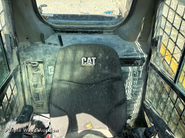 image for item EN4621 2016 Caterpillar 242D skid steer loader