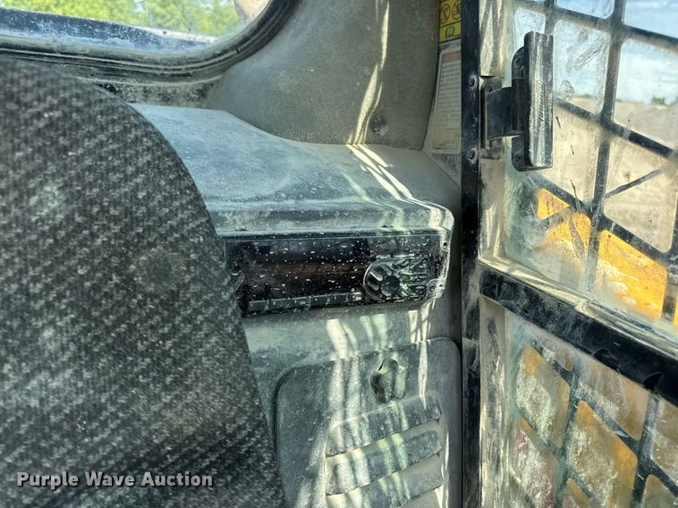 image for item EN4621 2016 Caterpillar 242D skid steer loader