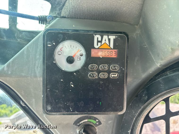 image for item EN4621 2016 Caterpillar 242D skid steer loader