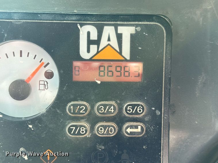 image for item EN4621 2016 Caterpillar 242D skid steer loader