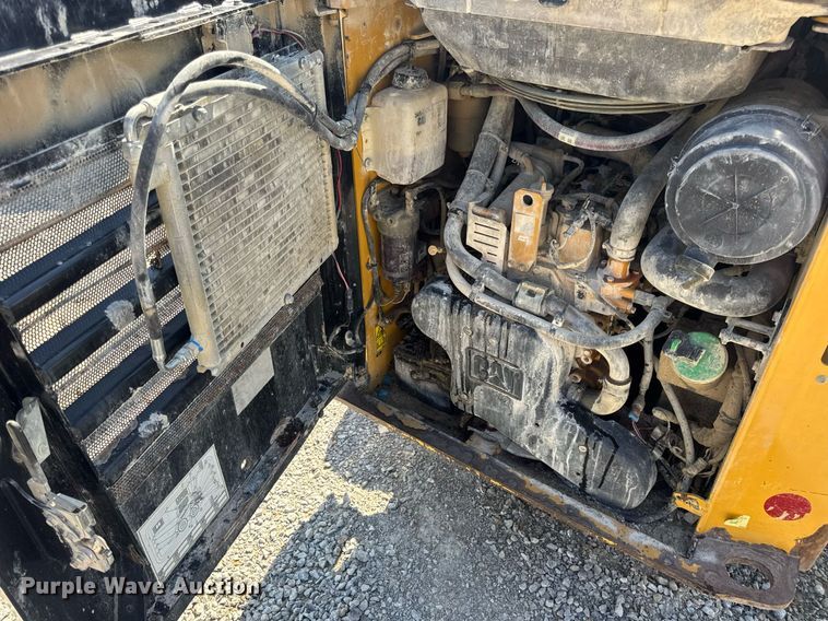 image for item EN4621 2016 Caterpillar 242D skid steer loader