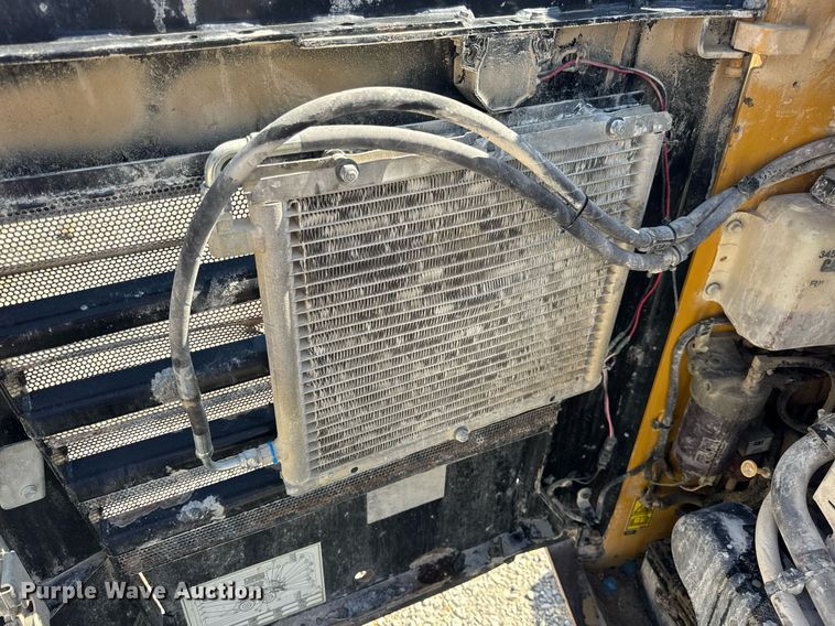 image for item EN4621 2016 Caterpillar 242D skid steer loader