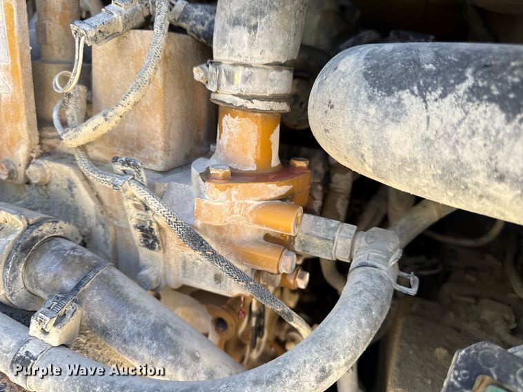 image for item EN4621 2016 Caterpillar 242D skid steer loader