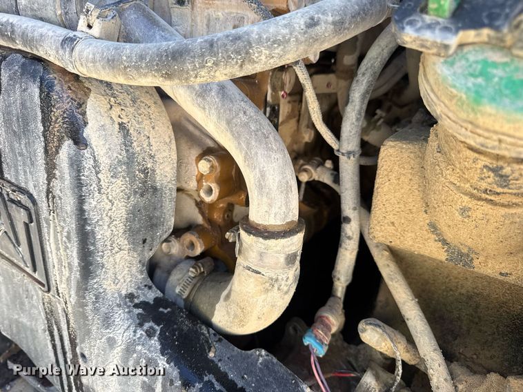 image for item EN4621 2016 Caterpillar 242D skid steer loader