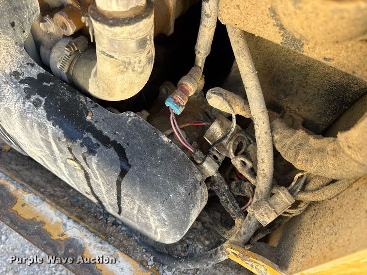 image for item EN4621 2016 Caterpillar 242D skid steer loader