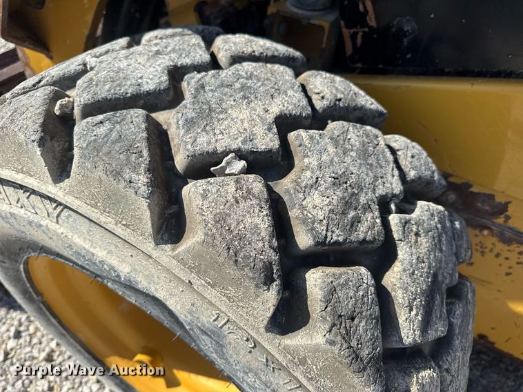 image for item EN4621 2016 Caterpillar 242D skid steer loader