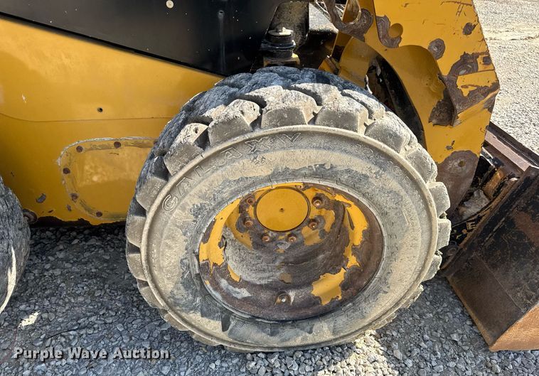 image for item EN4621 2016 Caterpillar 242D skid steer loader