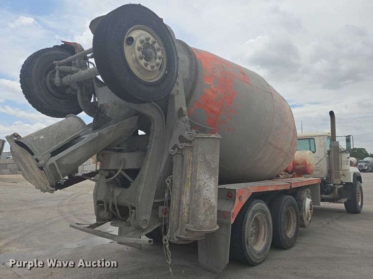 image for item EN8198 1998 Mack RD690S ready mix truck