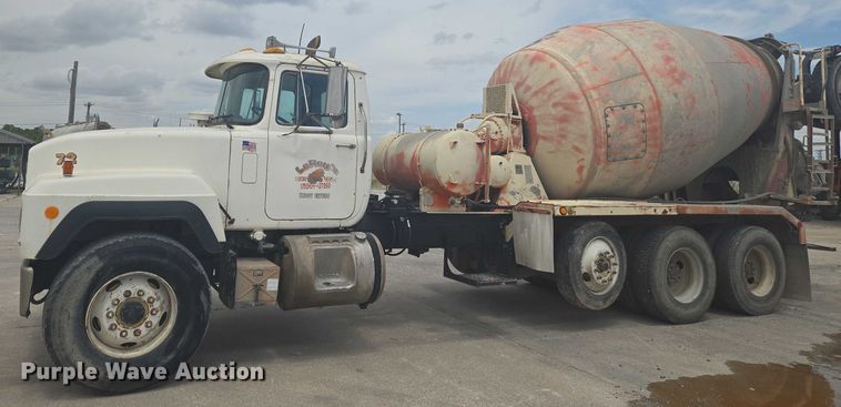image for item EN8198 1998 Mack RD690S ready mix truck