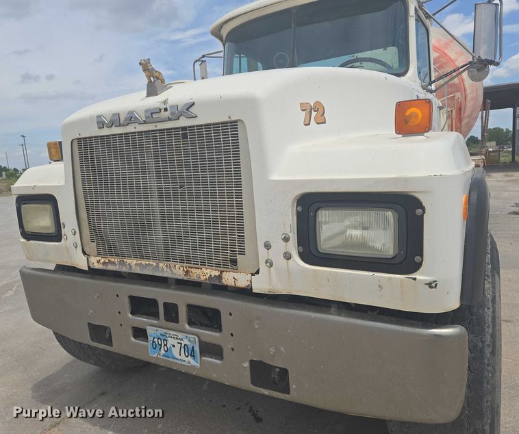 image for item EN8198 1998 Mack RD690S ready mix truck