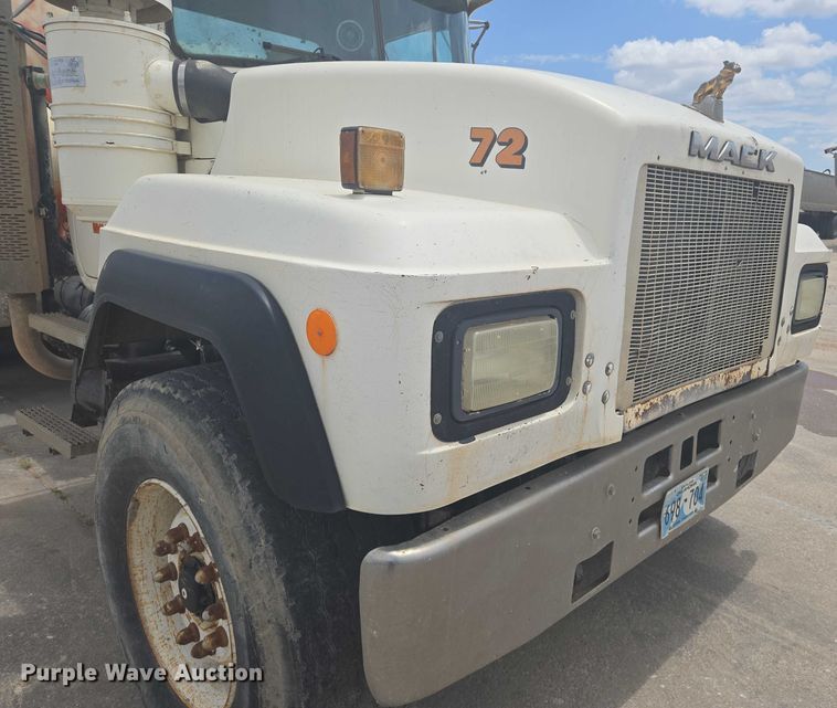 image for item EN8198 1998 Mack RD690S ready mix truck