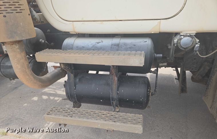 image for item EN8198 1998 Mack RD690S ready mix truck