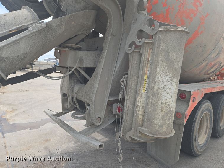 image for item EN8198 1998 Mack RD690S ready mix truck