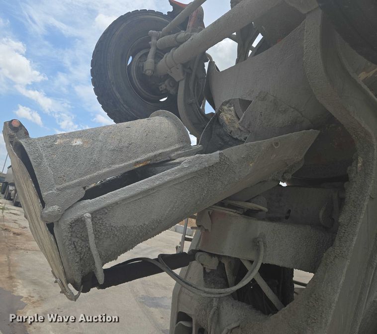 image for item EN8198 1998 Mack RD690S ready mix truck