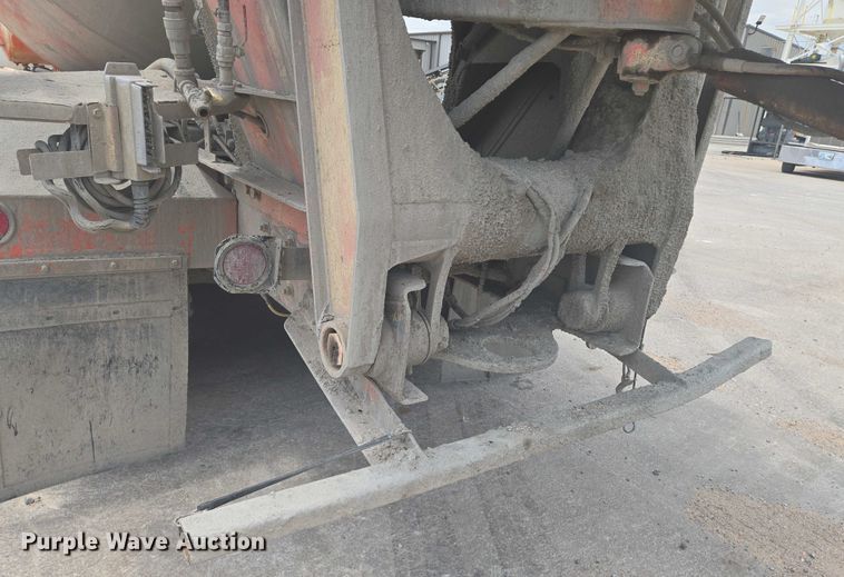 image for item EN8198 1998 Mack RD690S ready mix truck