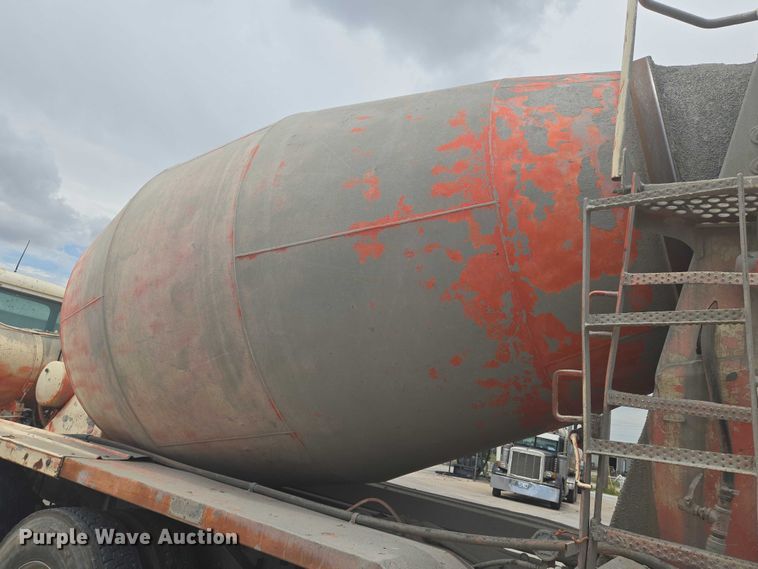 image for item EN8198 1998 Mack RD690S ready mix truck