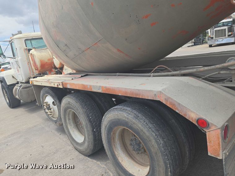 image for item EN8198 1998 Mack RD690S ready mix truck