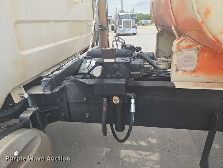 image for item EN8198 1998 Mack RD690S ready mix truck