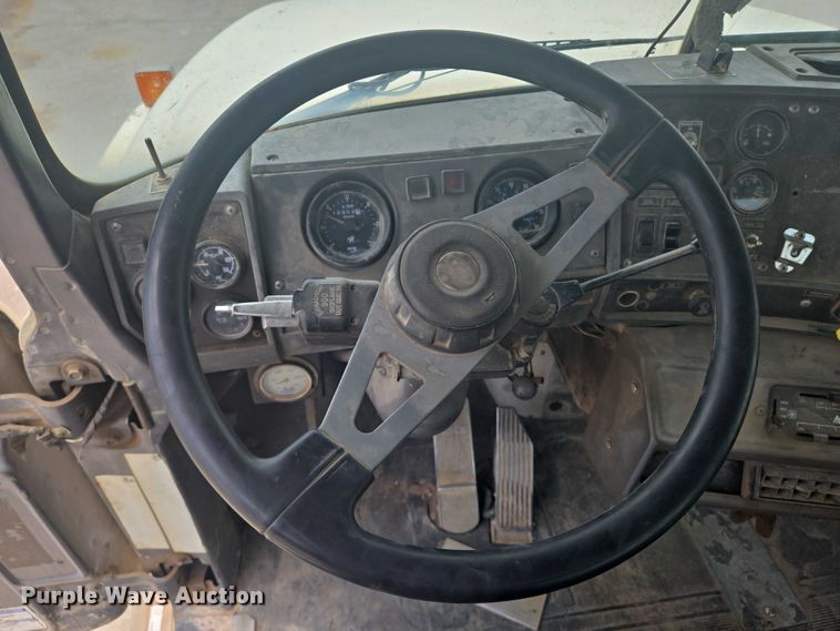 image for item EN8198 1998 Mack RD690S ready mix truck