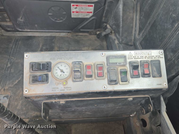 image for item EN8198 1998 Mack RD690S ready mix truck