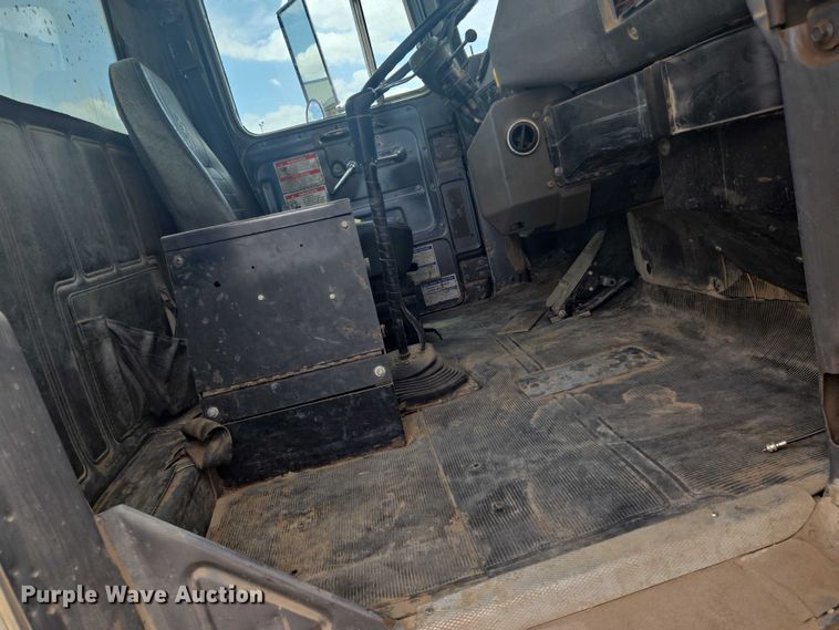 image for item EN8198 1998 Mack RD690S ready mix truck