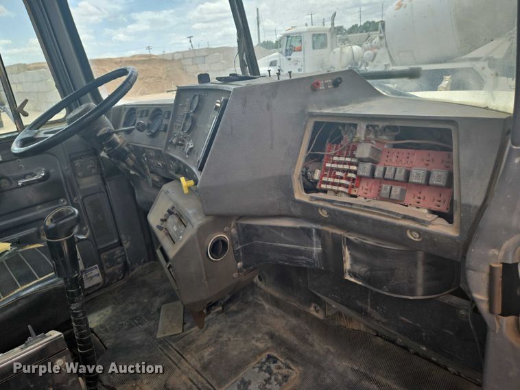 image for item EN8198 1998 Mack RD690S ready mix truck