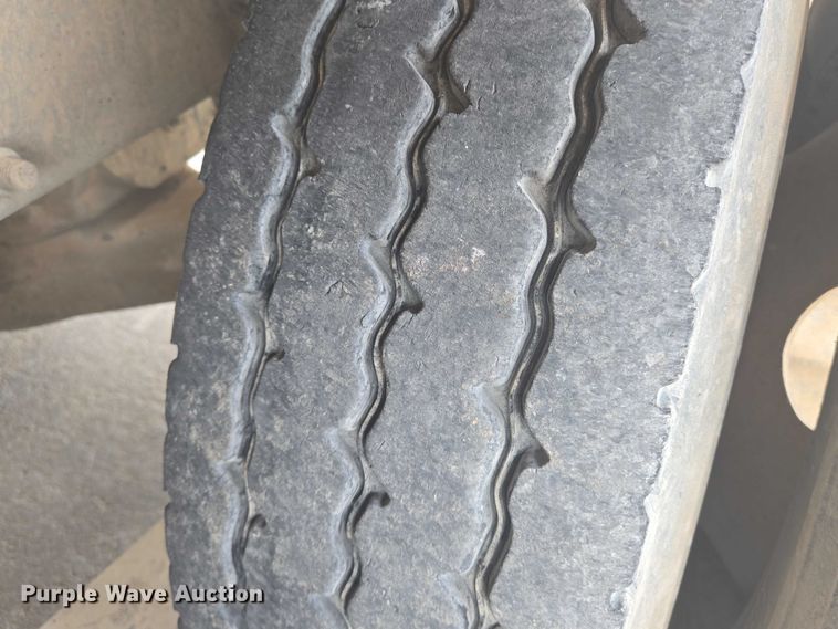 image for item EN8198 1998 Mack RD690S ready mix truck