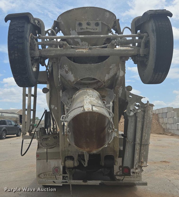 image for item EN8199 2005 Mack CV513 ready mix truck