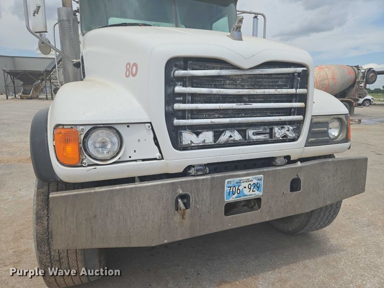 image for item EN8199 2005 Mack CV513 ready mix truck