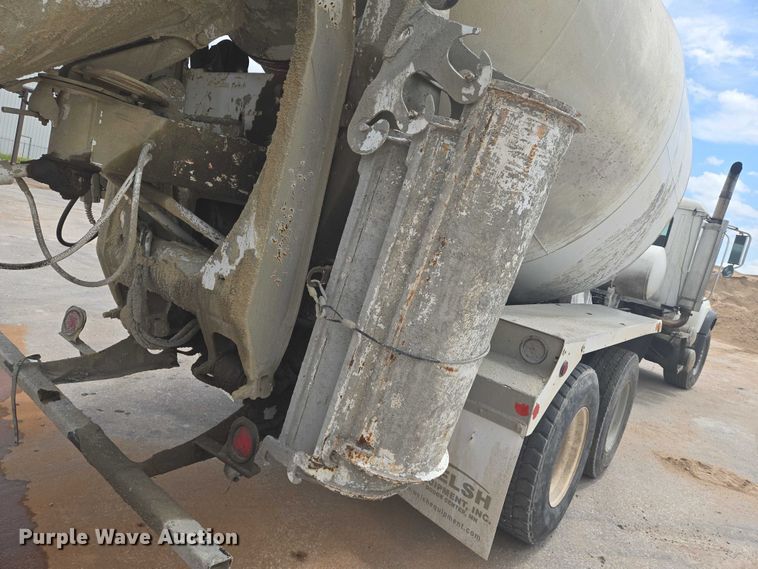 image for item EN8199 2005 Mack CV513 ready mix truck