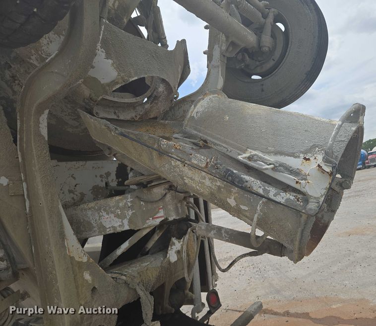 image for item EN8199 2005 Mack CV513 ready mix truck