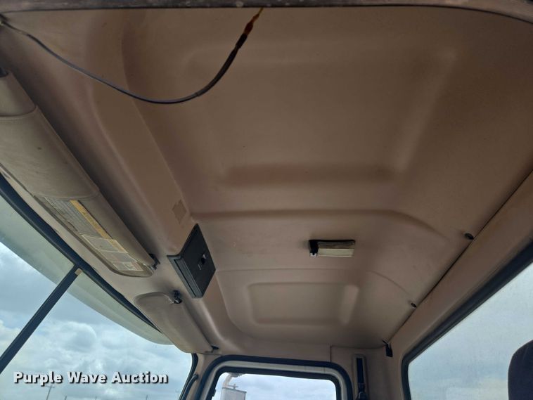 image for item EN8199 2005 Mack CV513 ready mix truck