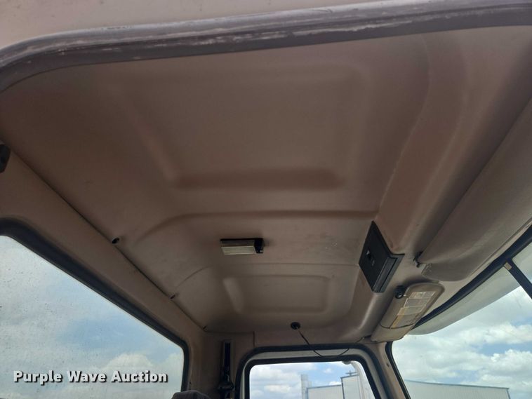 image for item EN8199 2005 Mack CV513 ready mix truck