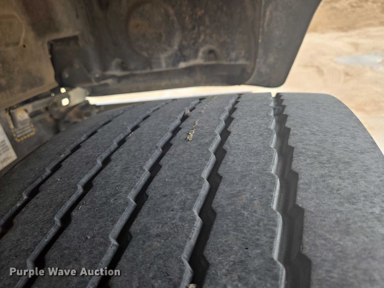 image for item EN8199 2005 Mack CV513 ready mix truck