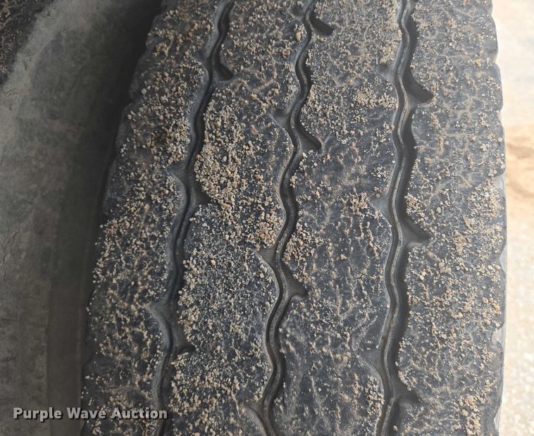 image for item EN8199 2005 Mack CV513 ready mix truck