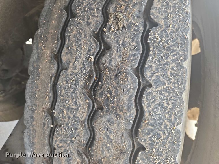 image for item EN8199 2005 Mack CV513 ready mix truck