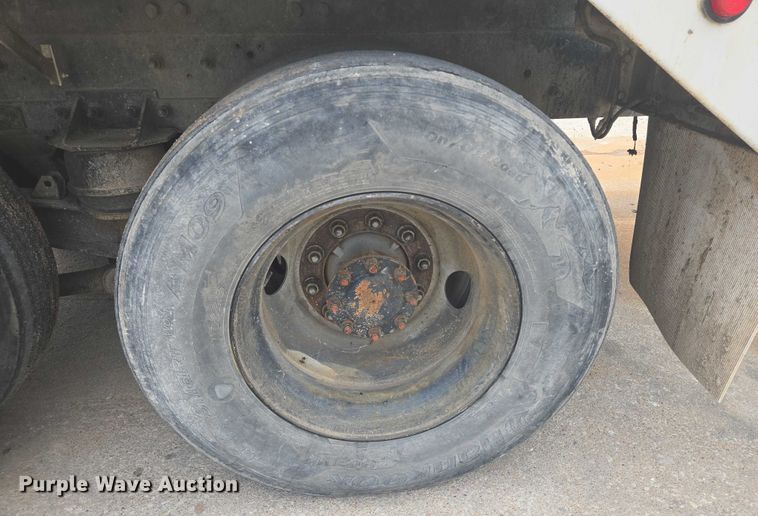 image for item EN8199 2005 Mack CV513 ready mix truck