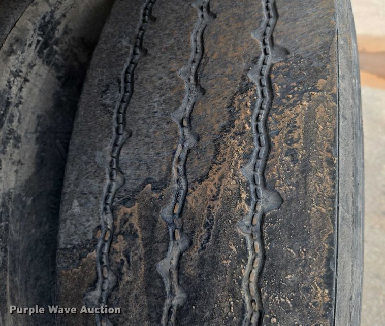 image for item EN8199 2005 Mack CV513 ready mix truck