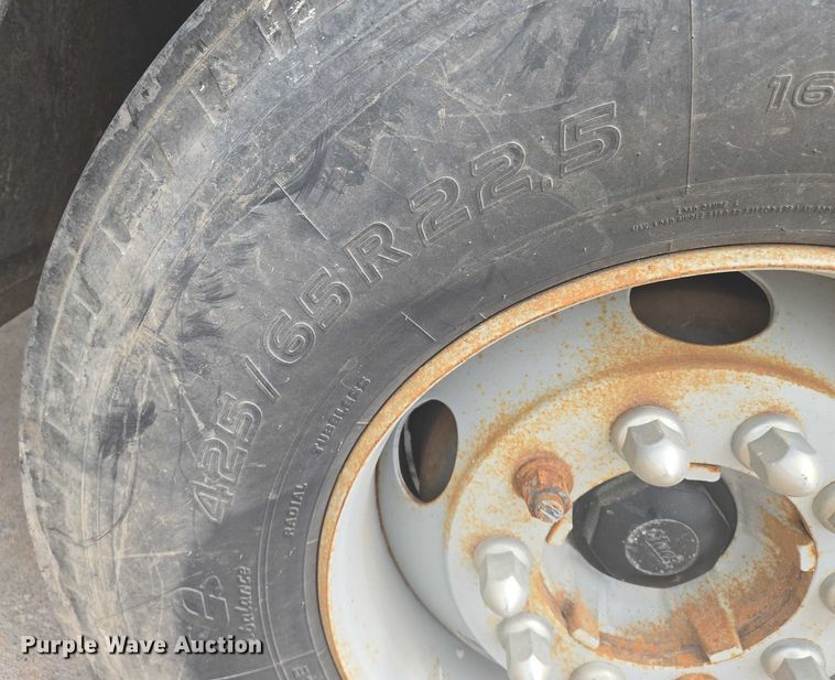 image for item EN8199 2005 Mack CV513 ready mix truck