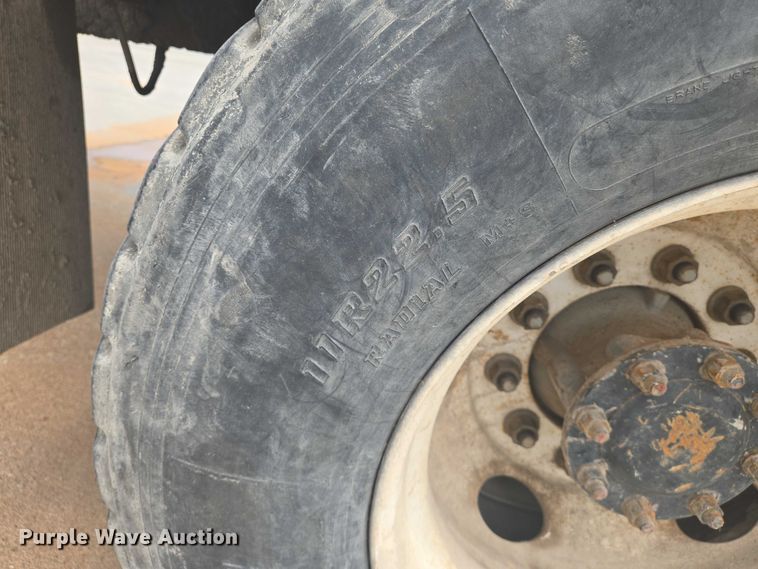 image for item EN8199 2005 Mack CV513 ready mix truck